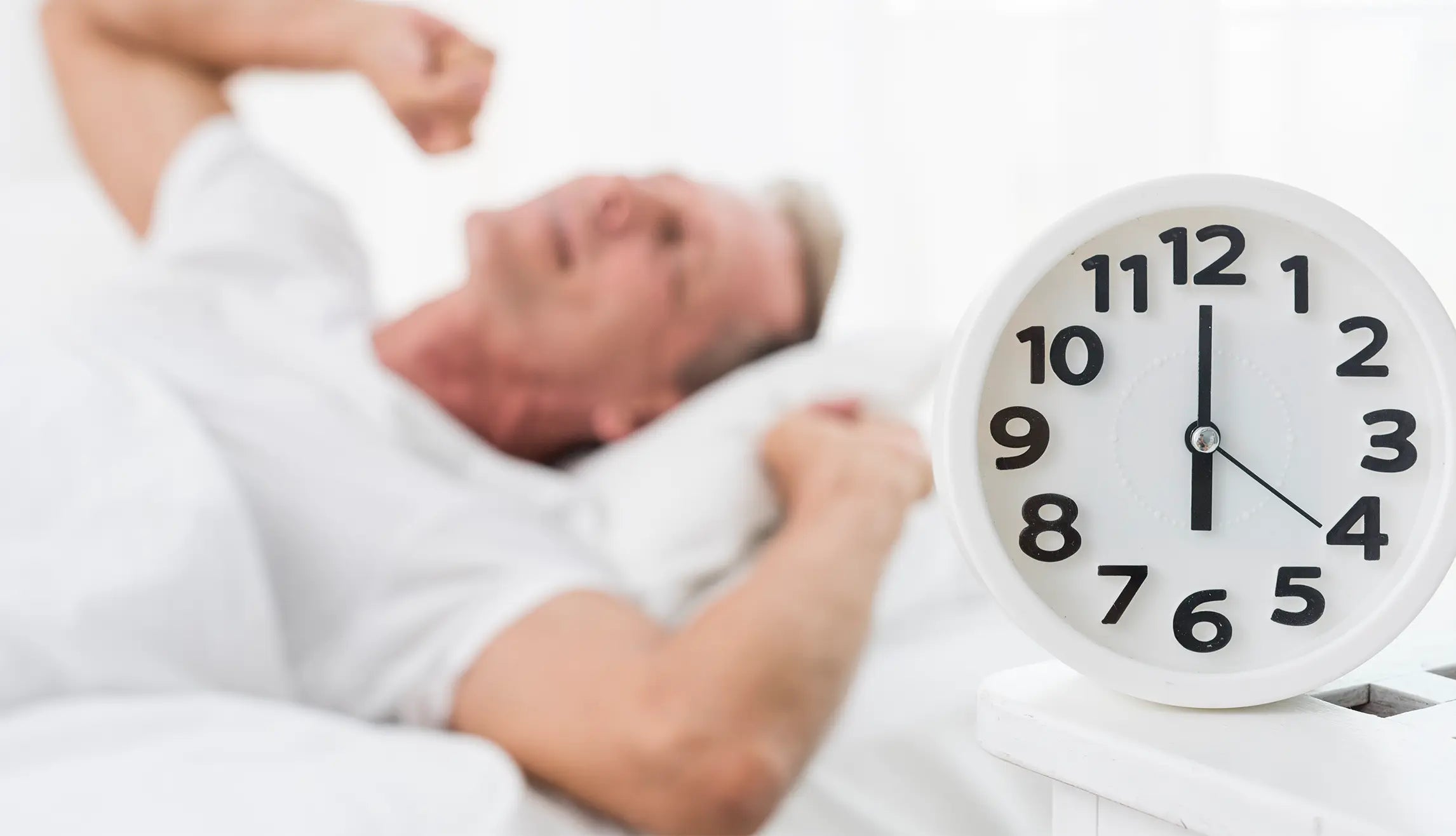 Wpływ biologicznego rytmu dobowego na starzenie i długowieczność: rola chronobiologii w zdrowym starzeniu